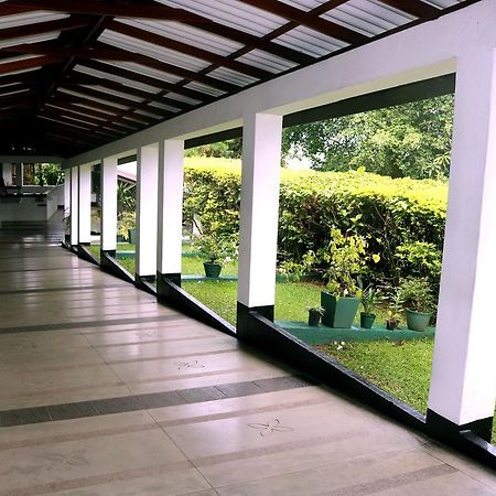 Hotel Hilltop Kandy Exteriör bild