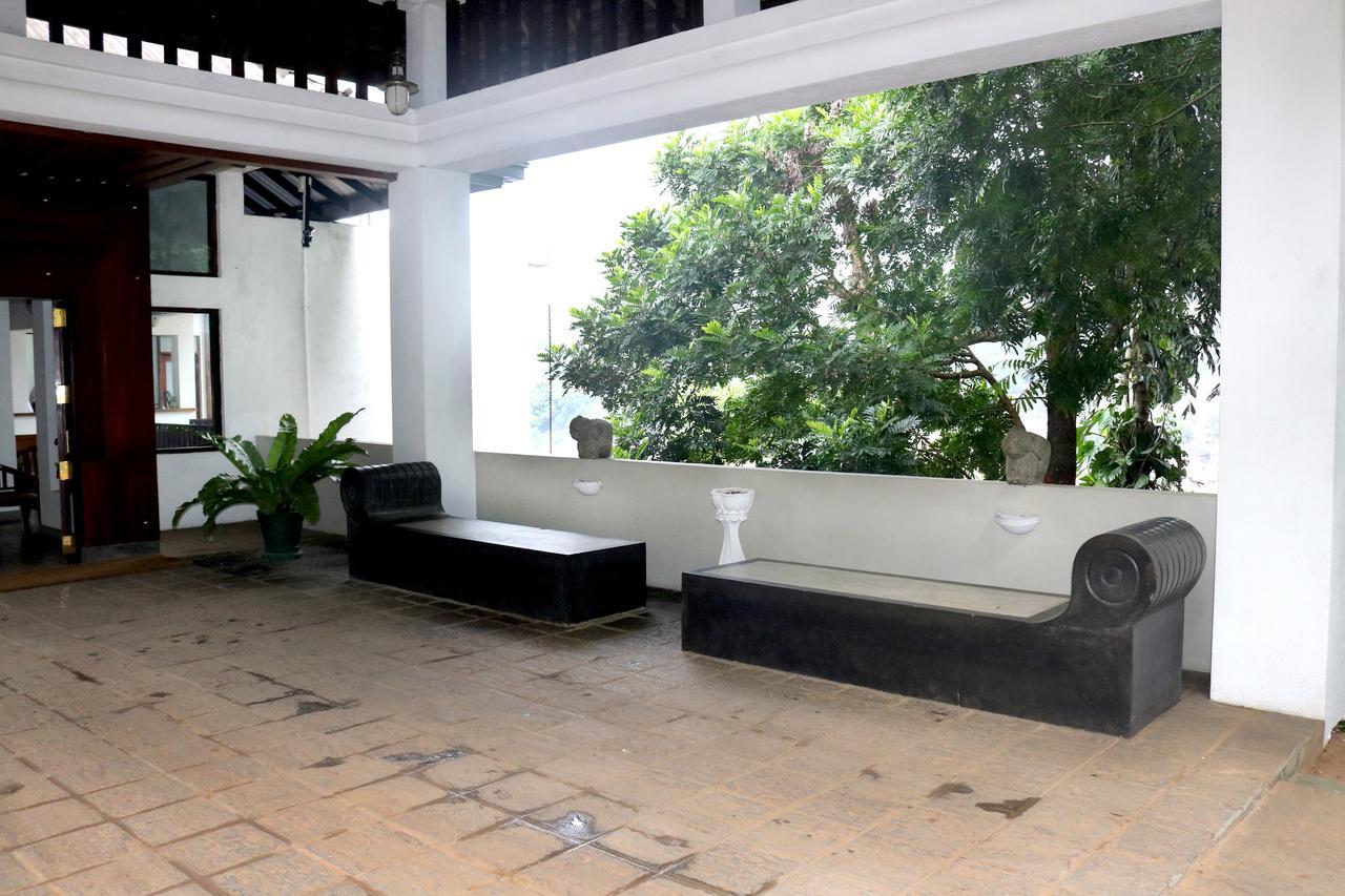 Hotel Hilltop Kandy Exteriör bild