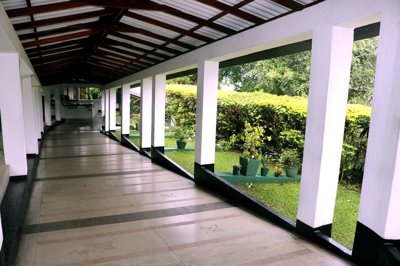 Hotel Hilltop Kandy Exteriör bild