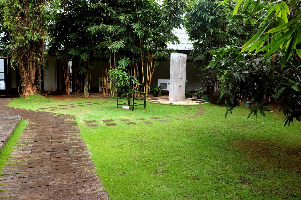 Hotel Hilltop Kandy Exteriör bild