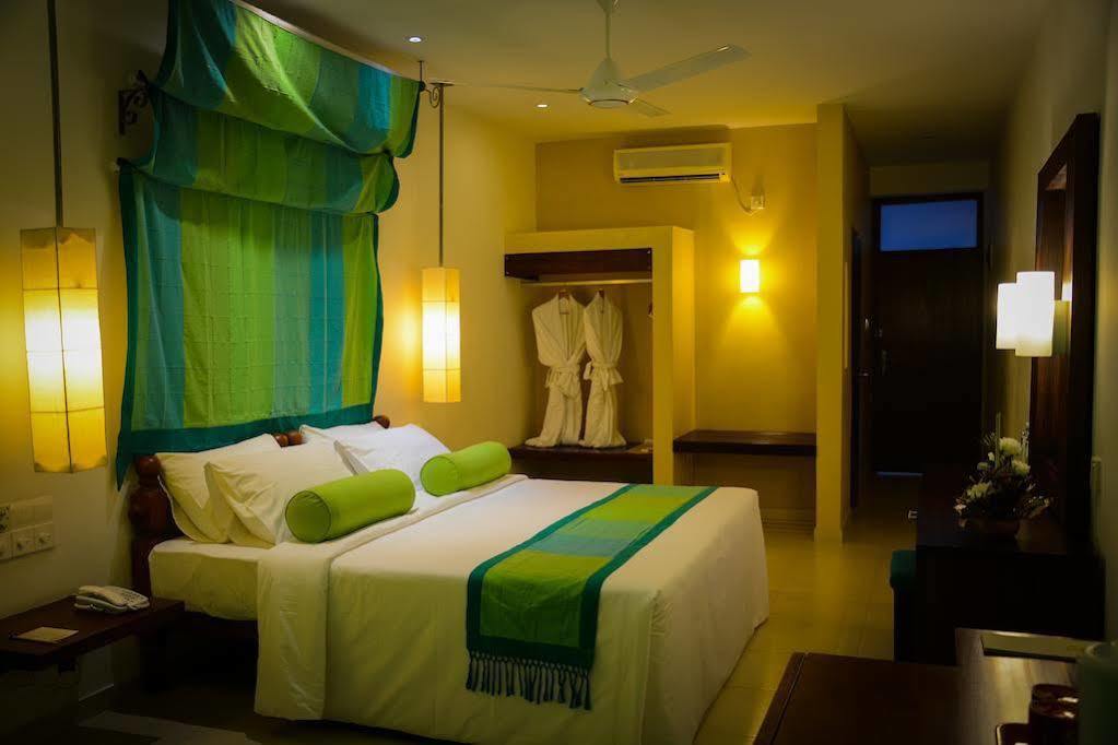 Hotel Hilltop Kandy Exteriör bild