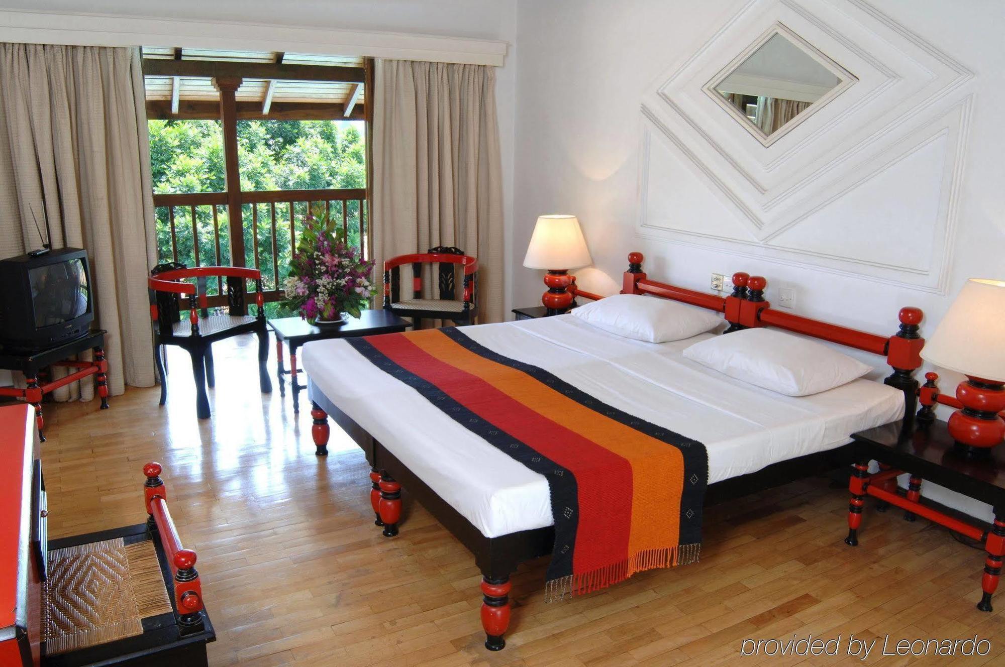 Hotel Hilltop Kandy Exteriör bild
