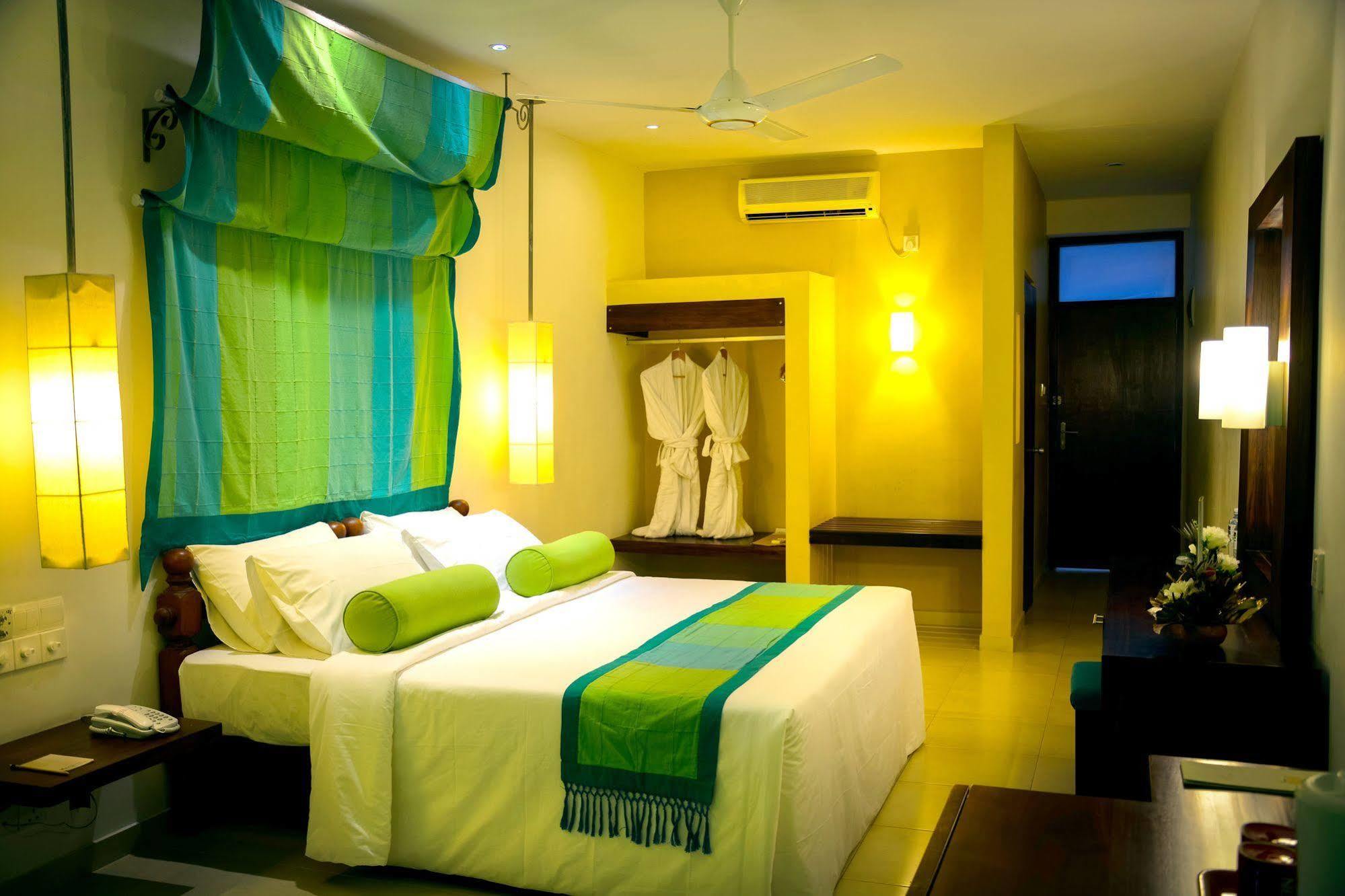 Hotel Hilltop Kandy Exteriör bild