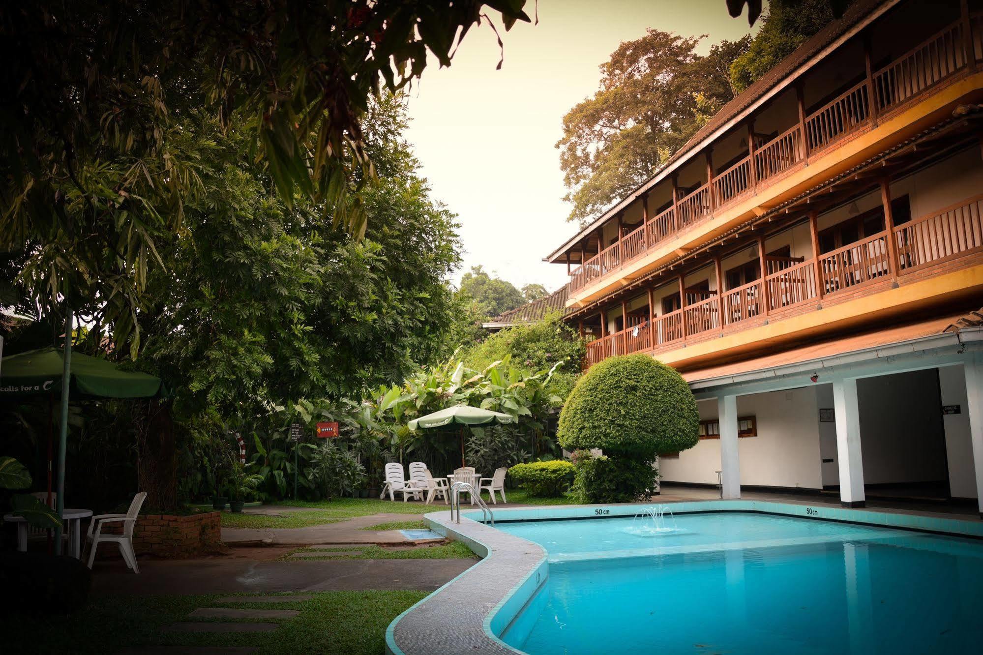 Hotel Hilltop Kandy Exteriör bild