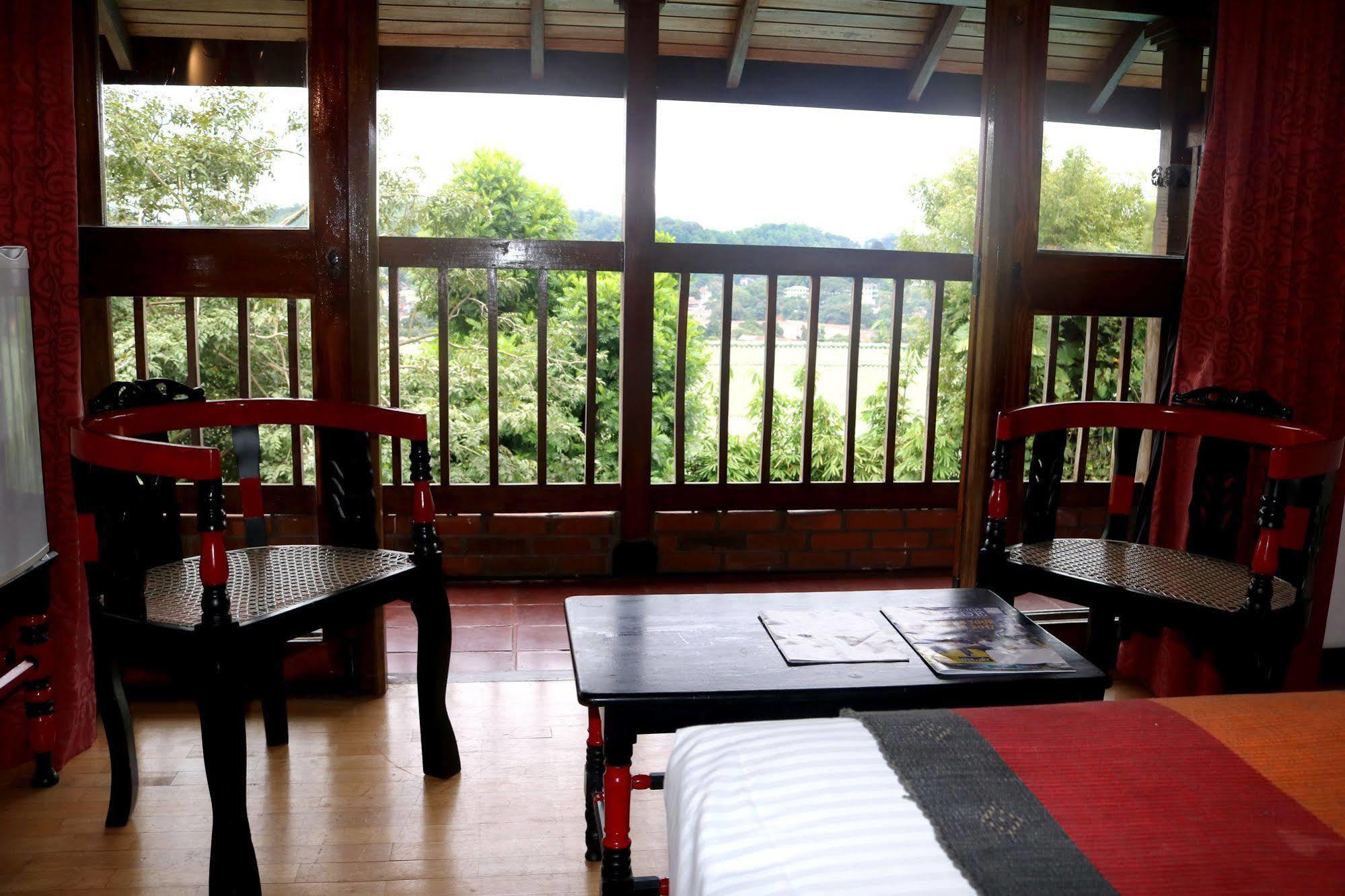 Hotel Hilltop Kandy Exteriör bild