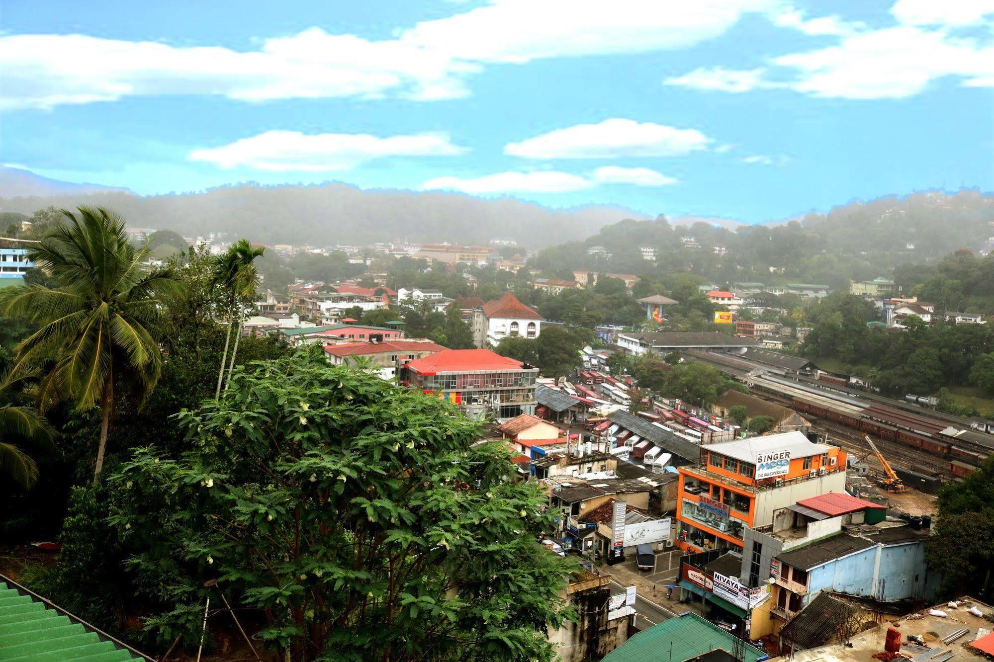 Hotel Hilltop Kandy Exteriör bild
