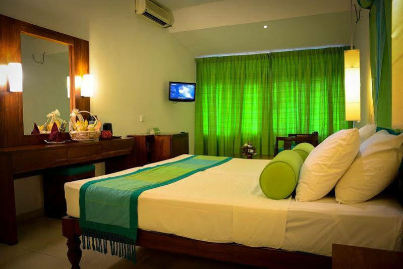 Hotel Hilltop Kandy Exteriör bild